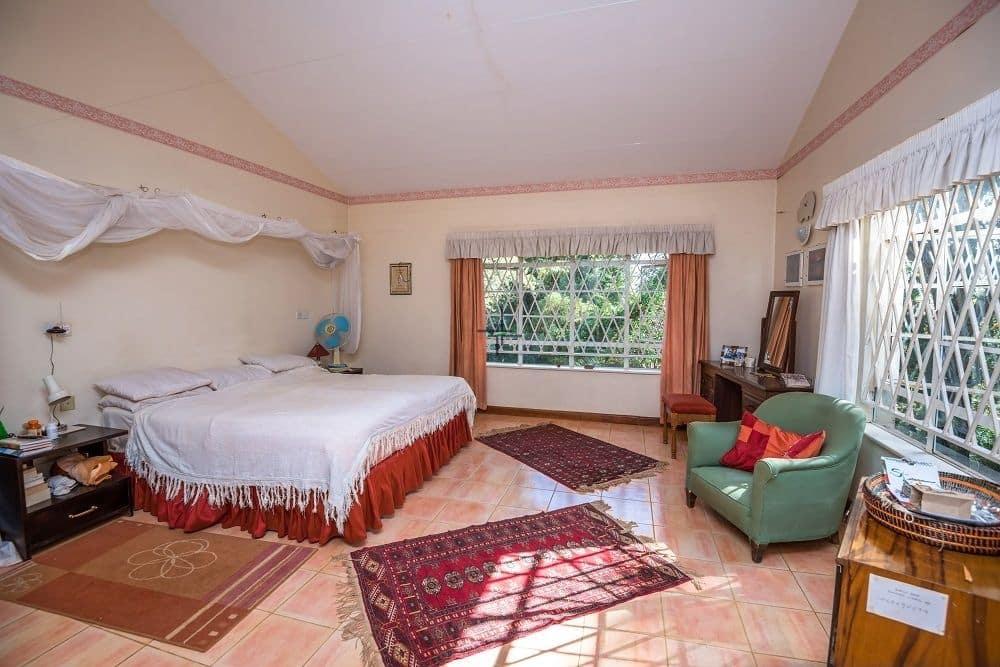 6 Bedroom House For Sale in Runda, Nairobi - Bedroom 1