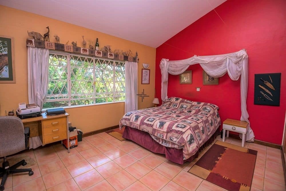6 Bedroom House For Sale in Runda, Nairobi - Bedroom 2
